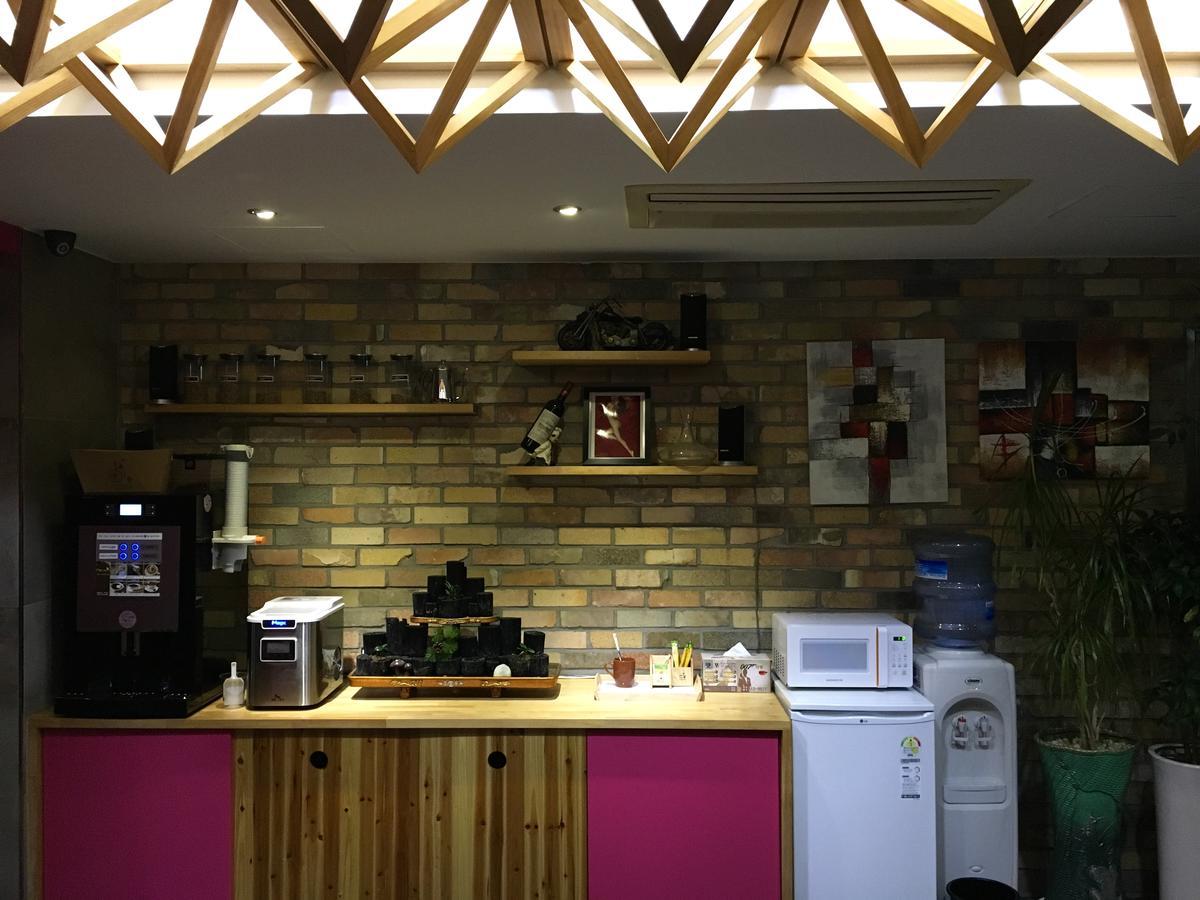 OHHO Hotel Gimhae Buitenkant foto